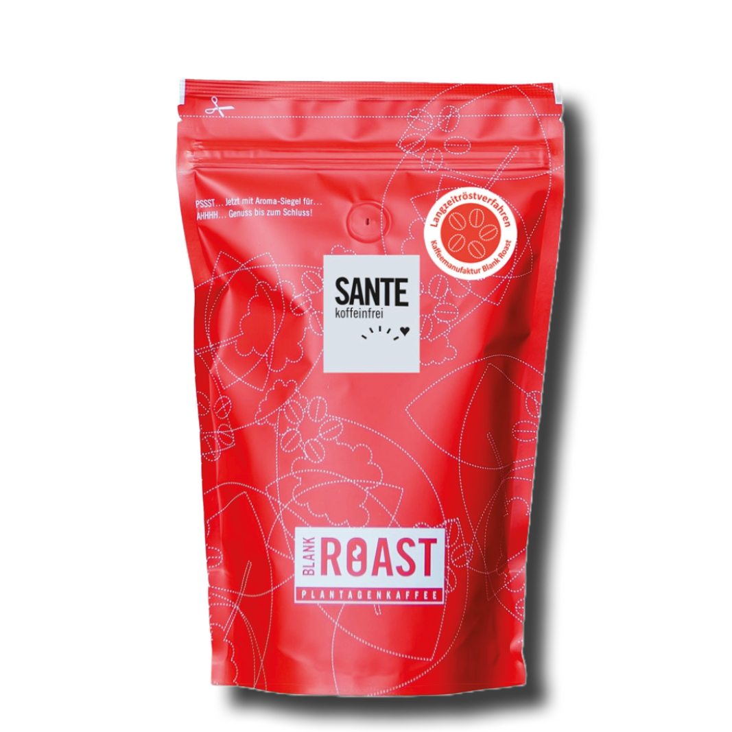 Rote Verpackung von Blank Roast Manufaktur mit der Aufschrift "SANTE koffeinfrei" und stilisierten Kaffeebohnen.